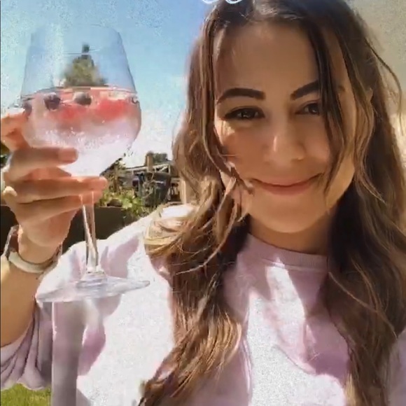 Meet your Posher, Felicia - Picture 1 of 1